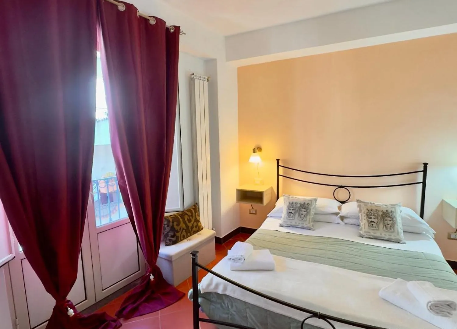 Taormina'S Sun Bed & Breakfast